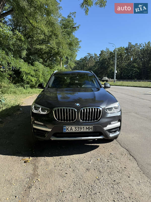 Внедорожник / Кроссовер BMW X3 2019 в 