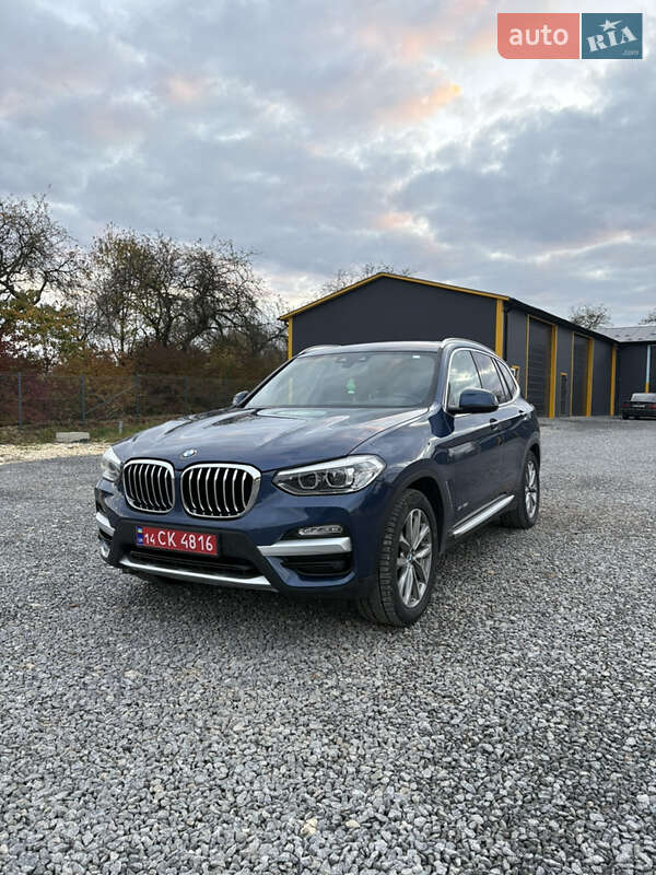 Внедорожник / Кроссовер BMW X3 2018 в 