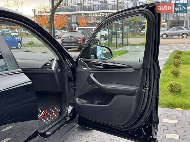 Внедорожник / Кроссовер BMW X3 2018 в Ужгороде