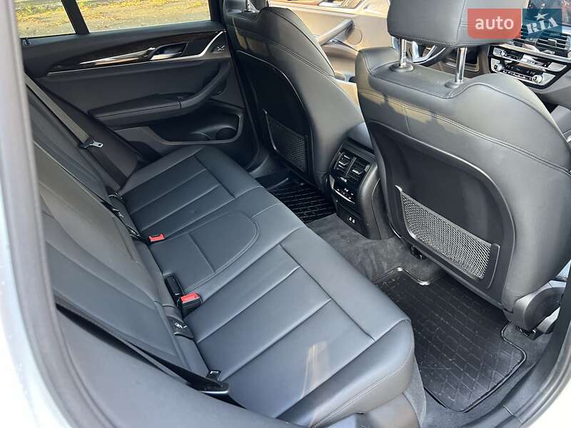 Внедорожник / Кроссовер BMW X3 2019 в Киеве