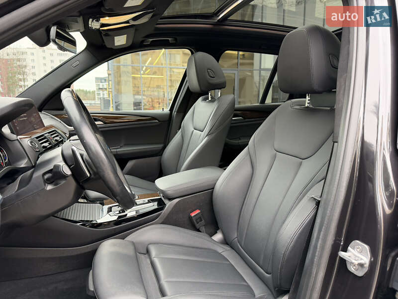 Внедорожник / Кроссовер BMW X3 2019 в Новояворовске