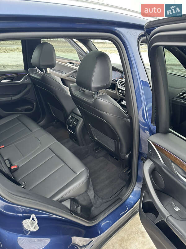 Внедорожник / Кроссовер BMW X3 2021 в Ромнах