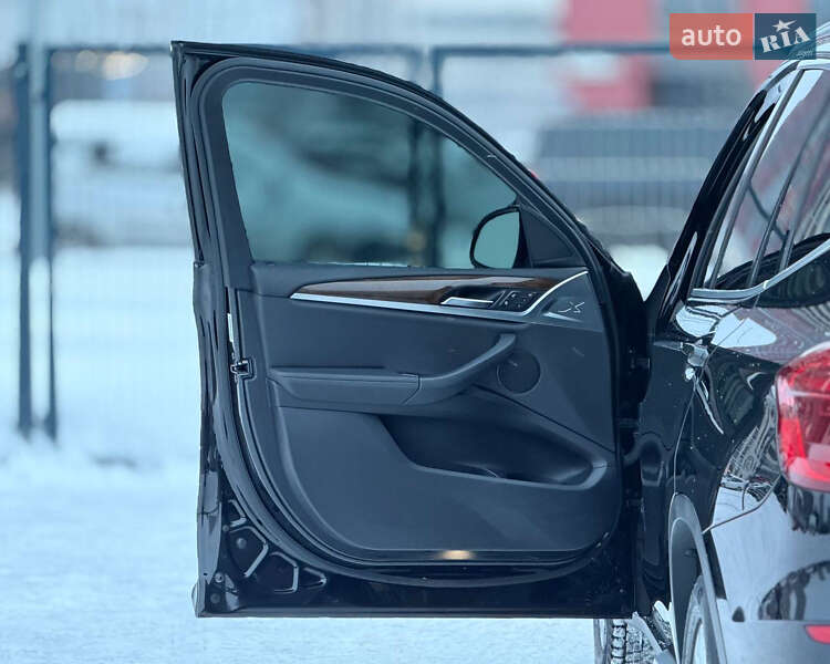 Внедорожник / Кроссовер BMW X3 2019 в Киеве