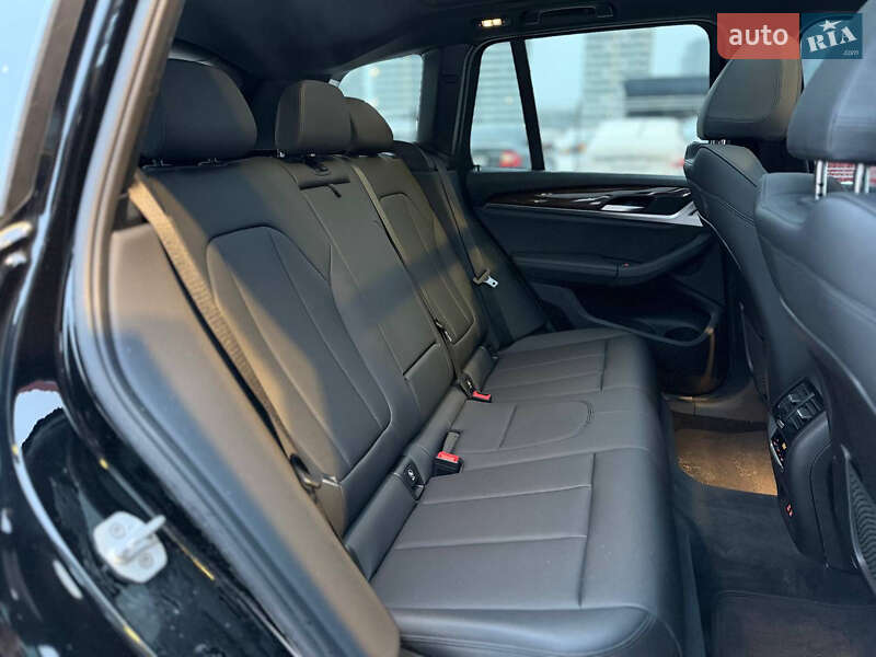 Внедорожник / Кроссовер BMW X3 2019 в Киеве