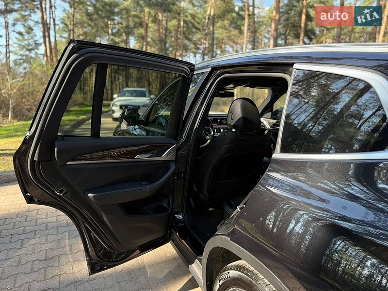 Внедорожник / Кроссовер BMW X3 2022 в Новояворовске