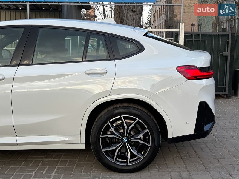 Внедорожник / Кроссовер BMW X4 2022 в Черкассах