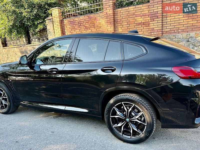 Внедорожник / Кроссовер BMW X4 2021 в Киеве