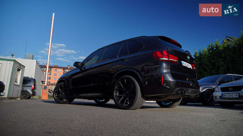 Внедорожник / Кроссовер BMW X5 M 2018 в Вишневом