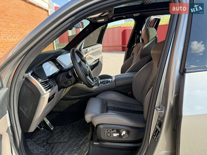 Внедорожник / Кроссовер BMW X5 M 2022 в Киеве