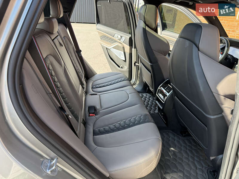 Внедорожник / Кроссовер BMW X5 M 2022 в Киеве
