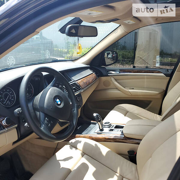 Позашляховик / Кросовер BMW X5 2011 в Івано-Франківську