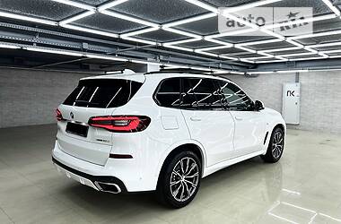 Позашляховик / Кросовер BMW X5 2022 в 