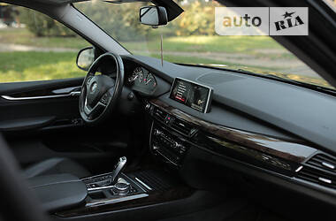 Позашляховик / Кросовер BMW X5 2015 в Чернівцях