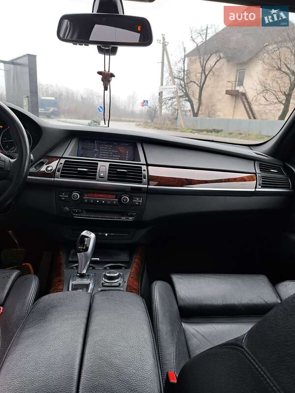 Внедорожник / Кроссовер BMW X5 2011 в Ужгороде
