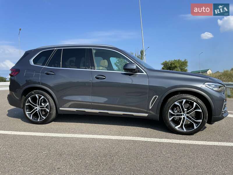 Внедорожник / Кроссовер BMW X5 2021 в Киеве
