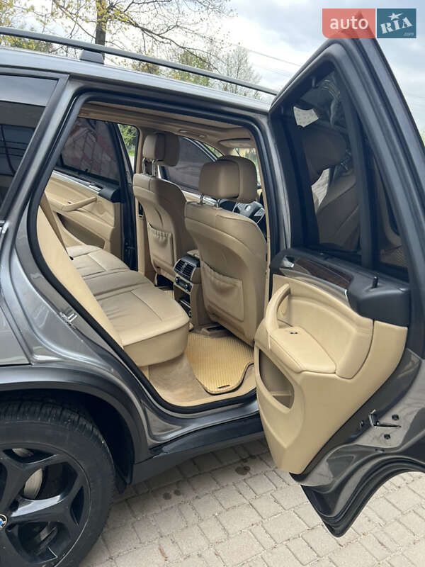 Внедорожник / Кроссовер BMW X5 2011 в Долине