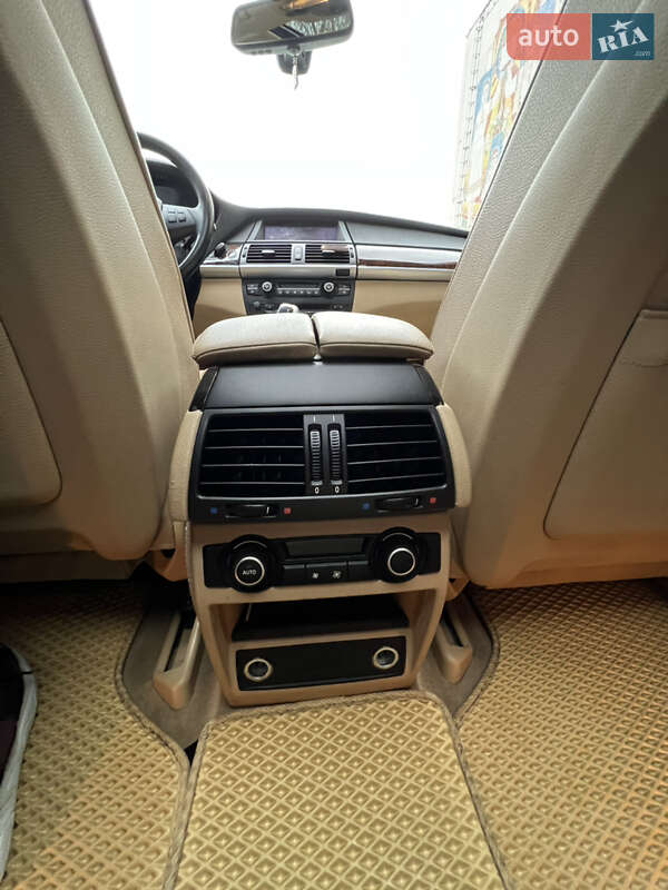 Внедорожник / Кроссовер BMW X5 2011 в Долине