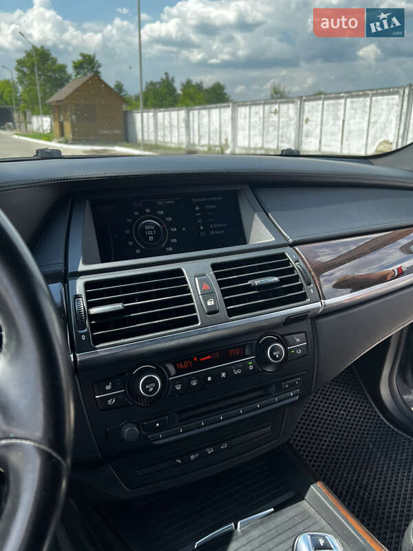 Внедорожник / Кроссовер BMW X5 2010 в Коростене