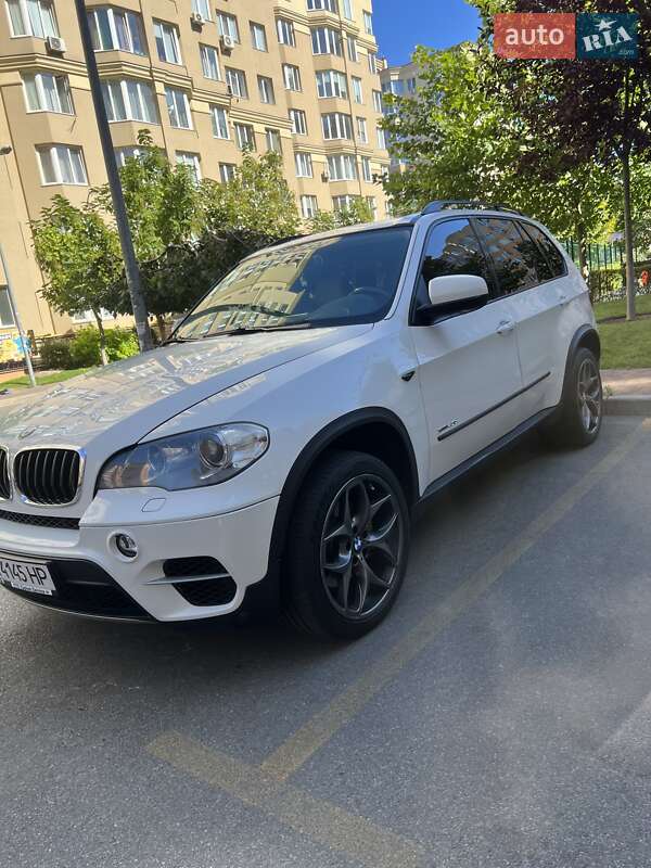 Позашляховик / Кросовер BMW X5 2012 в 