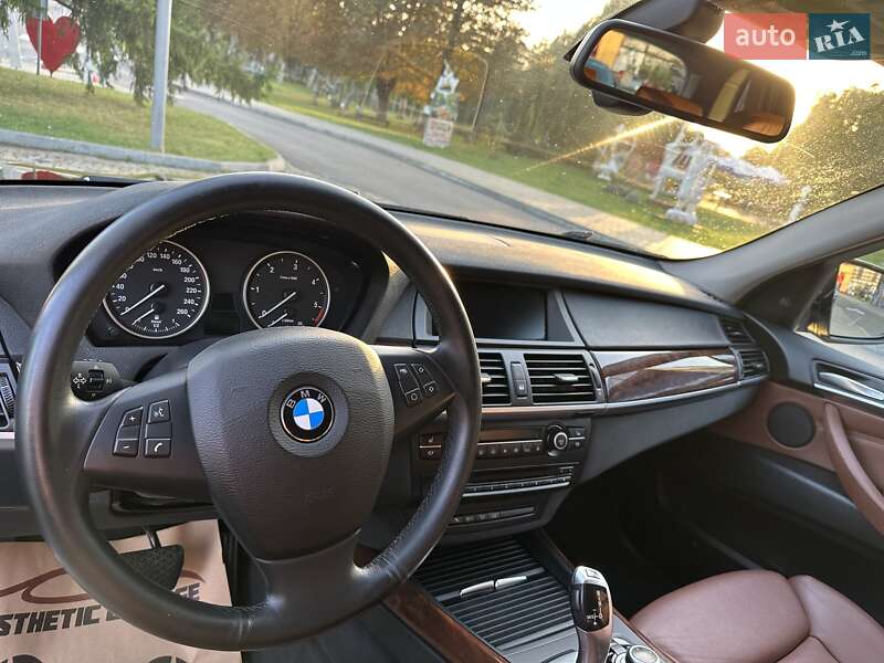 Позашляховик / Кросовер BMW X5 2012 в Луцьку