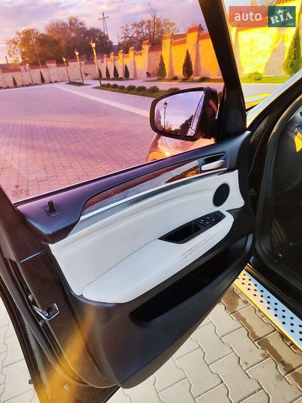 Внедорожник / Кроссовер BMW X5 2010 в Измаиле