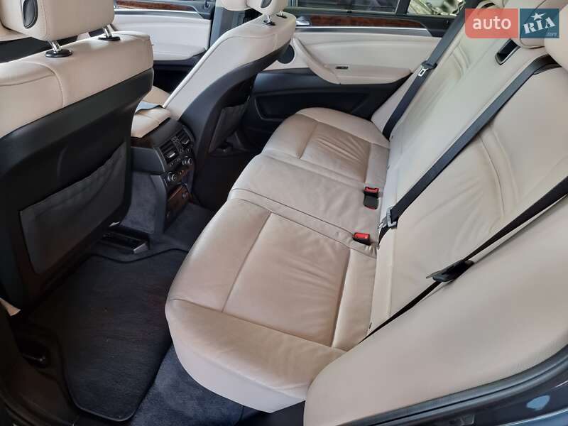 Позашляховик / Кросовер BMW X5 2011 в Краснограді