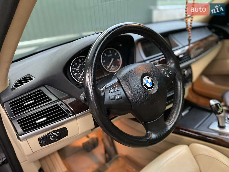 Внедорожник / Кроссовер BMW X5 2010 в Хмельницком