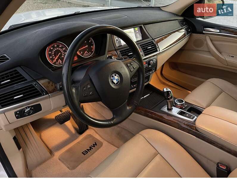 Позашляховик / Кросовер BMW X5 2010 в Чернівцях