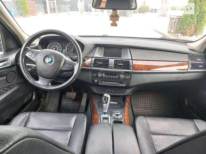 Внедорожник / Кроссовер BMW X5 2011 в Хотине