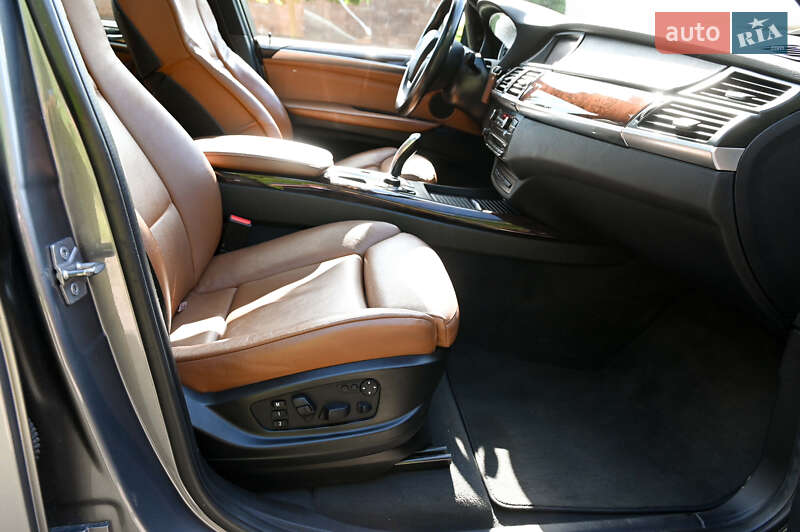 Позашляховик / Кросовер BMW X5 2009 в Рівному