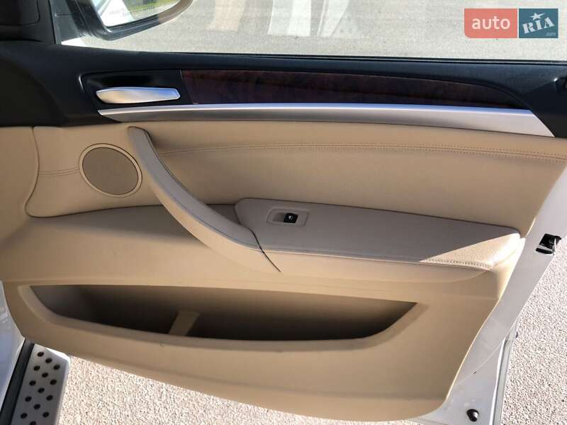 Позашляховик / Кросовер BMW X5 2012 в Бучі