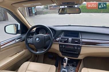 Внедорожник / Кроссовер BMW X5 2010 в 