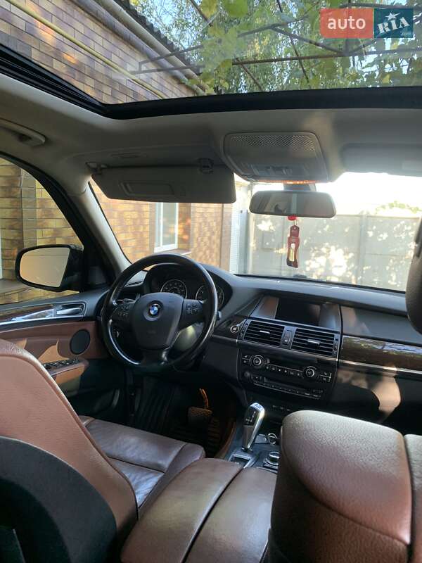 Внедорожник / Кроссовер BMW X5 2010 в Бобринце
