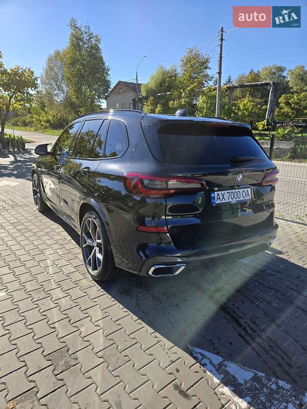 Позашляховик / Кросовер BMW X5 2022 в Чернівцях