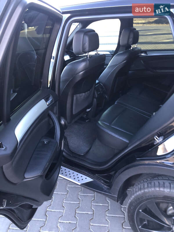 Позашляховик / Кросовер BMW X5 2010 в Чернівцях