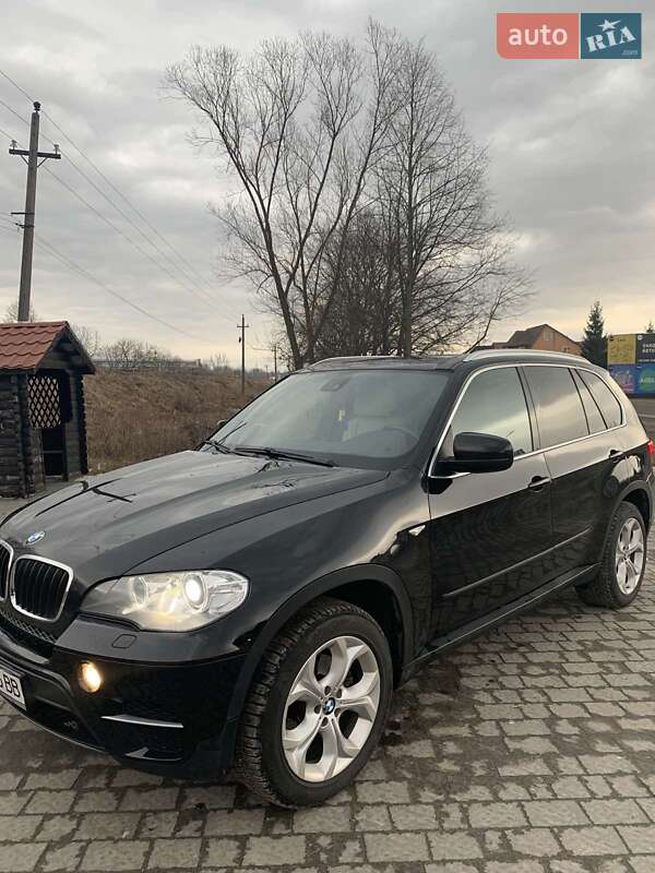 Позашляховик / Кросовер BMW X5 2013 в 