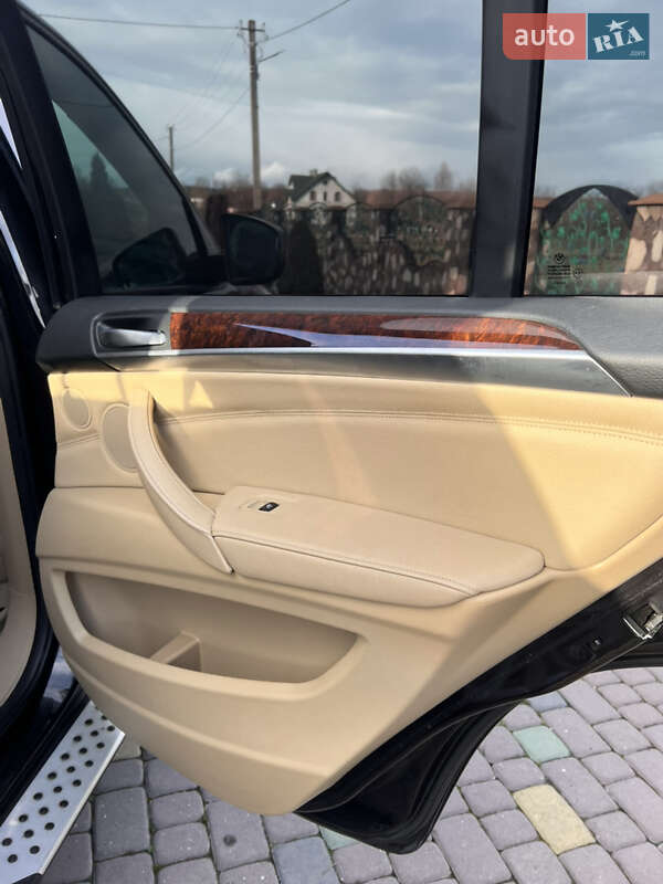 Внедорожник / Кроссовер BMW X5 2011 в Калуше