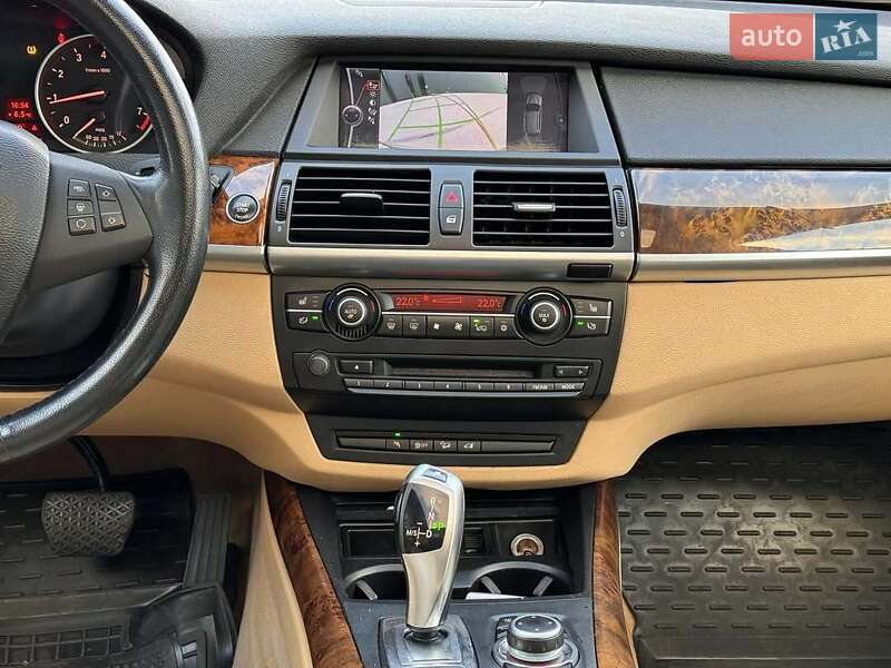 Внедорожник / Кроссовер BMW X5 2010 в 