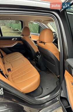 Позашляховик / Кросовер BMW X5 2021 в 