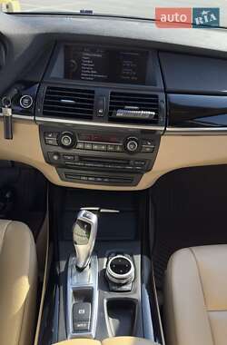Внедорожник / Кроссовер BMW X5 2010 в 