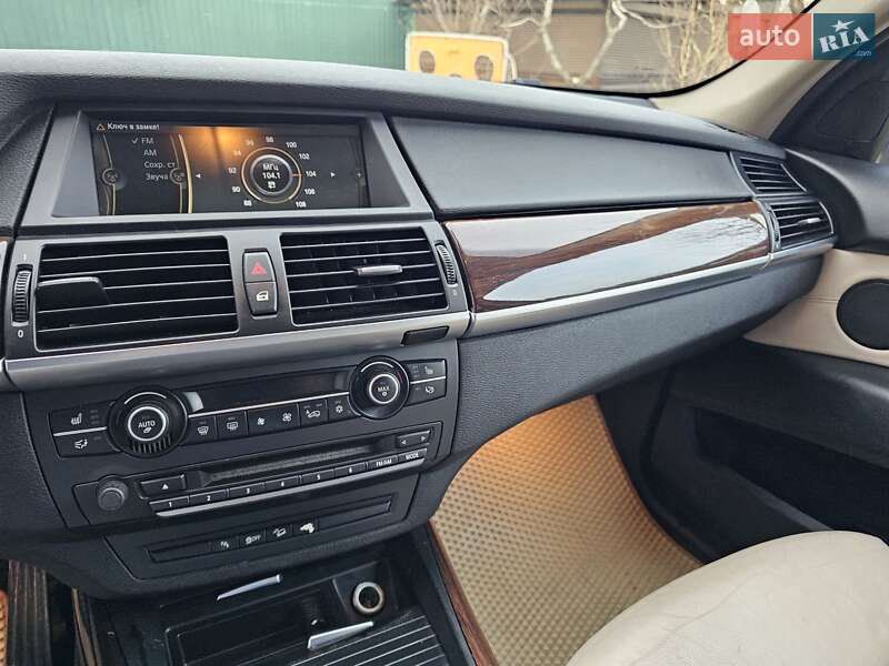 Позашляховик / Кросовер BMW X5 2011 в Запоріжжі
