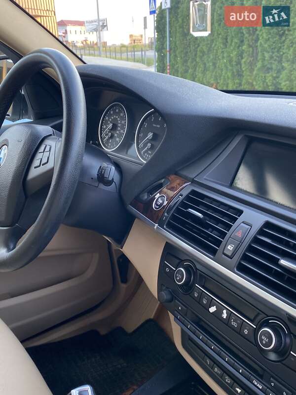 Внедорожник / Кроссовер BMW X5 2010 в Луцке