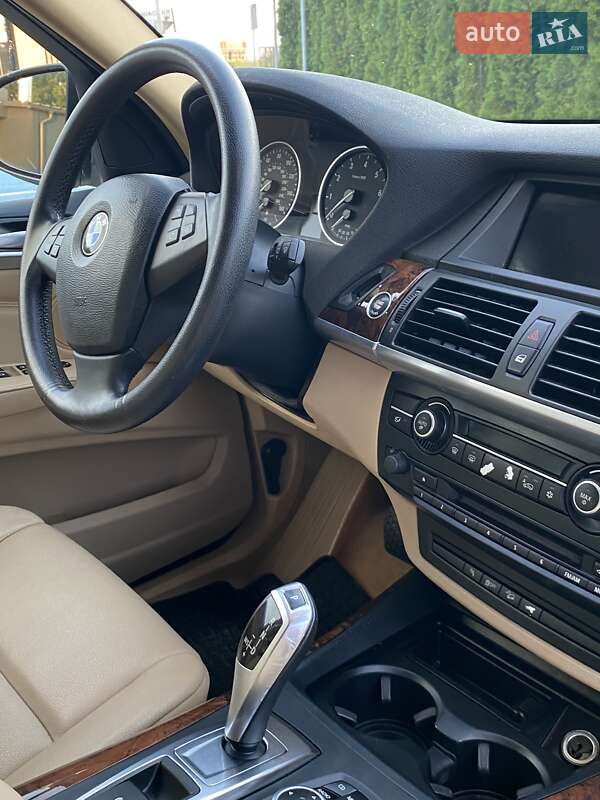 Внедорожник / Кроссовер BMW X5 2010 в Луцке