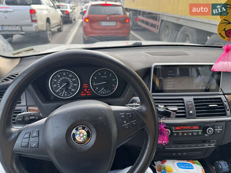 Внедорожник / Кроссовер BMW X5 2011 в 