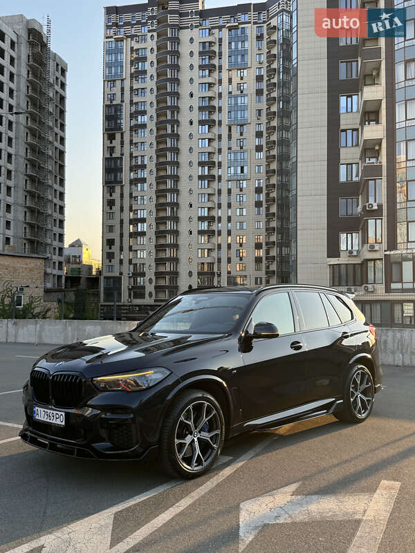 Позашляховик / Кросовер BMW X5 2022 в 