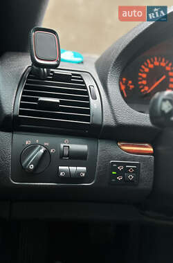 Внедорожник / Кроссовер BMW X5 2004 в 