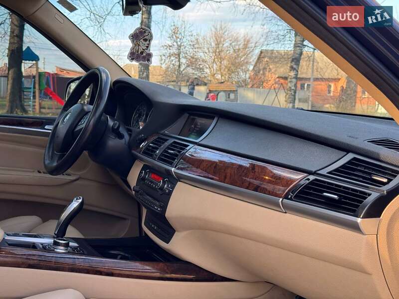 Позашляховик / Кросовер BMW X5 2011 в Охтирці
