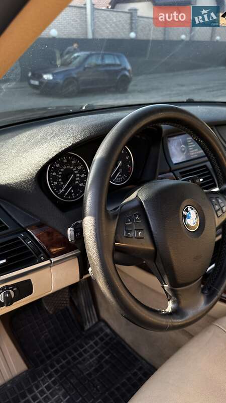 Позашляховик / Кросовер BMW X5 2011 в Івано-Франківську