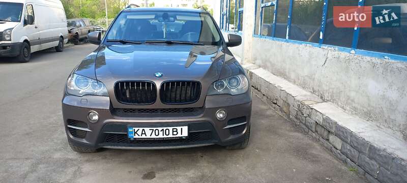 Внедорожник / Кроссовер BMW X5 2011 в 