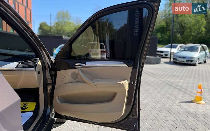Внедорожник / Кроссовер BMW X5 2011 в Черновцах